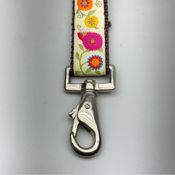 Wonder Dog New York Floral
Dog Collar and Leash Set - Picture 5 of 6